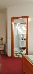 a room with an open door to a kitchen at Bed&Breakfast AmWeinberg in Gamlitz