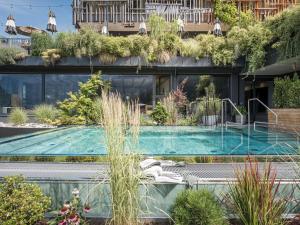Piscina a Coolnest o a prop