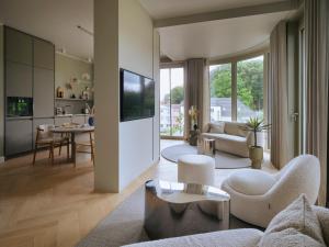 a living room with a couch and a table at THE BALTIC VIEW Sellin in Ostseebad Sellin