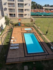 an overhead view of a swimming pool in a building at Apartamento Parque Trianon Exclusive in Araçatuba