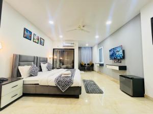 a bedroom with a large bed in a room at Hotel Grand Plaza - Gate No 3 Dlf Chattarpur Farms in New Delhi