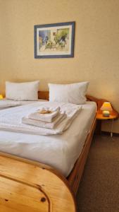a bedroom with a bed with two towels on it at Gästehaus Wilsickow in Lübbenow