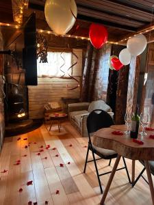 a living room with a table and a couch at Cabaña en la Calera BersaNina in La Calera
