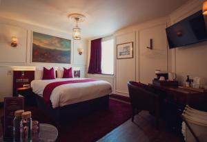 a hotel room with a bed and a desk at The Goat in Boots in London