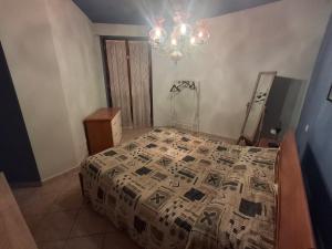 a bedroom with a bed and a chandelier at Appartamenti della Marchesa 2 camere in Montichiari