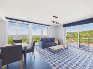 a living room with a blue couch and a table at Kazalnica Family&Conference Resort by Solarento in Karpacz