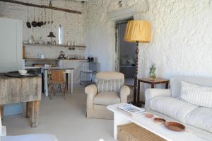 a living room with a couch and a table at De Waenhuis Cottage in Calitzdorp