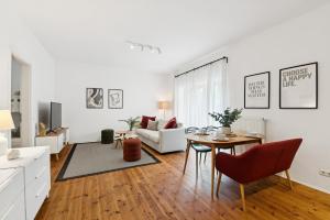 a living room with a table and a couch at Arbio Monteurzimmer Behnitzer Parking included in Nauen