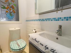 a bathroom with a toilet and a bath tub at Chandlers Nook in Portland +18 photos
