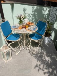 a table with two chairs and a table with food on it at L'Oasi nel Centro in Ariano Irpino