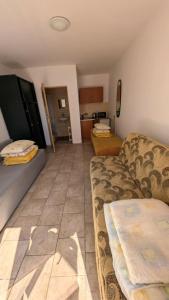 a living room with a couch and a bed at Pelikan I in Rowy