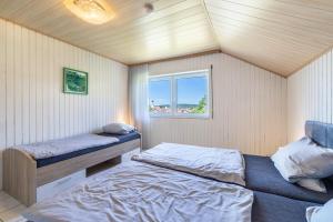 a bedroom with two beds and a window at Haus Fabio in Großengstingen