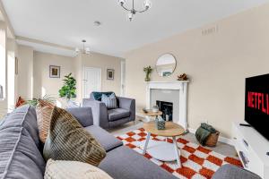 a living room with a couch and a table at Haregate House 3BR Leek Peak District Sleeps 5 in Leek