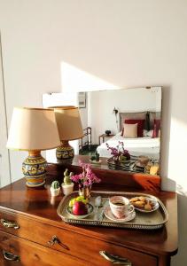 a table with a plate of food on top of a bed at Il Mulino in Locri