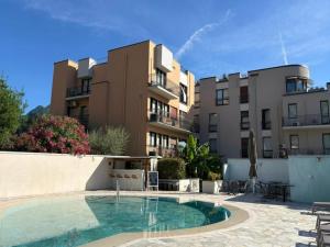 a swimming pool in front of a building at Hotel Bristol in Riva del Garda