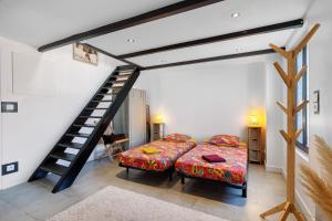 a bedroom with a bed and a staircase in a room at Charmant appartement pour 4 in Saint-Jean-de-Liversay
