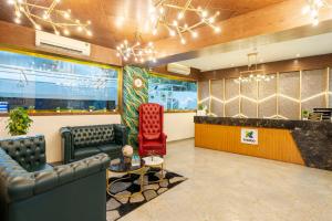 a waiting room with two chairs and a table at Treebo Premium Widlor Boutique with Swimming Pool in Mumbai