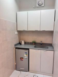 a small kitchen with a sink and white cabinets at ايراد للشقق - النور in Dammam