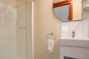 
A bathroom at Aspect Tamar Valley Resort
