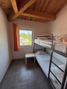 a room with two bunk beds and a window at Villa Vallon Pont d'Arc in Vallon-Pont-dʼArc +45 photos