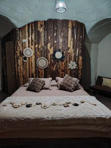 a bedroom with a bed with clocks on the wall at Refugio la Resiliencia in Algarrobo