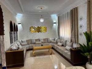 a living room with a couch and a table at Apartamento Fnideq, Familia, Bienestar y mercado in Riffiene +9 photos