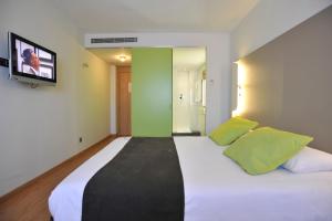 Ένα ή περισσότερα κρεβάτια σε δωμάτιο στο Campanile Málaga Airport