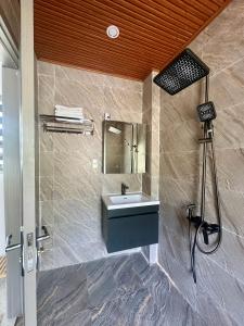 a bathroom with a sink and a mirror at Quỳnh s House in Tân Hiệp +15 photos