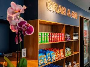 a store with a shelf full of chips and snacks at Ibis Styles Campinas Alphaville in Campinas