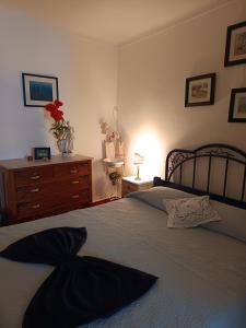 a bedroom with a bed and a dresser at Casa Benlindha in Degolados +52 photos