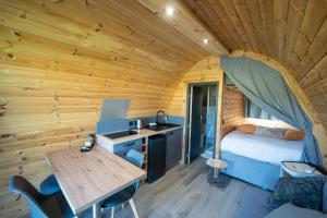 a bedroom with a bed and a desk in a cabin at Lodge des Bois Jacuzzi in Target