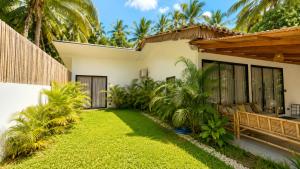 a house with a lawn in front of it at Sawan villa in Hinkong