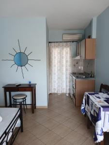 a room with a kitchen with a table and a kitchen at Studio nikolos in Elafonisos