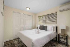 a bedroom with a large white bed and a window at Wintergreen Unit 1 in Salem