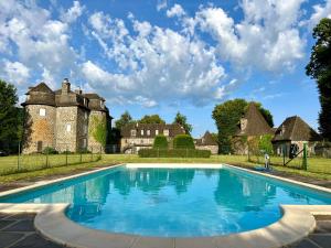 a large swimming pool in front of a castle at Château de La Voulte in Marmanhac