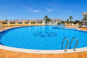 a large blue swimming pool in a resort at Grand Muthu Forte do Vale in Albufeira
