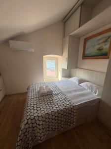 a bedroom with a bed with two towels on it at Villa Brodetto, Sveti Stefan in Pržno