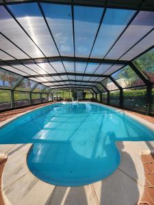an overhead view of a swimming pool with a roof at Les Vergnes in Saint-Pardoux-le-Neuf