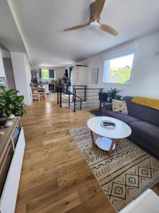 a living room with a blue couch and a table at Chambre chez Rena in Saint-Jean-de-Luz +2 photos