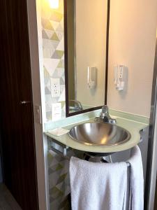 a bathroom with a sink and a mirror at Hi! Monterrey Aeropuerto in Monterrey +21 photos
