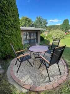 a patio with a table and two chairs at Ferienwohnung Wiesenweg in Friedrichroda