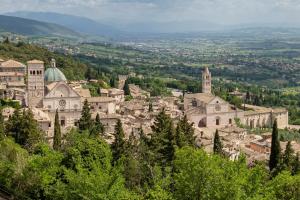 an overview of a town in the hills at Al Cantuccio Affittacamere in Assisi +33 photos