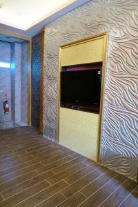 TV tai viihdekeskus majoituspaikassa 富晴汽車旅館Fu Ching Motel
