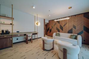 a living room with a couch and a table and chairs at Mariental Hotel & SPA in Szklarska Poręba