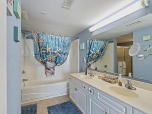 a bathroom with two sinks and a tub and a mirror at Crescent Beauty in Myrtle Beach +14 photos
