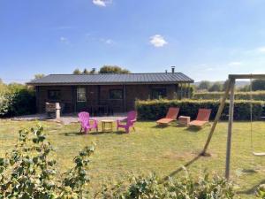 a yard with chairs and a table and a house at Au fil de l'eau in Conchy-sur-Canche