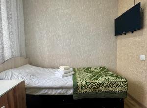 a small bedroom with a bed with towels on it at Ilgiz Guest House in Bokonbayevo