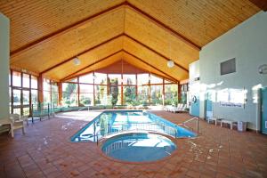 Bazén v ubytování Tamar Valley Resort Grindelwald nebo v jeho okolí