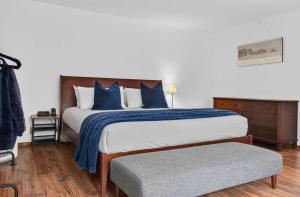 a bedroom with a large bed with a blue blanket at Sunny Grove Retreat in Sebastopol
