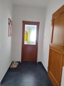 a hallway with a door and a pile of shoes at Apartmán Sofie in Poděbrady